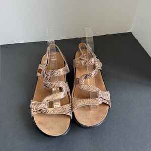 revere Emerald Adjustable Sandal. EU 39